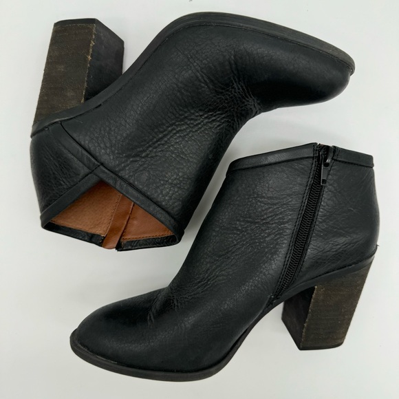 Lucky Brand Salza Black Leather Ankle Bootie Size 8 - Picture 7 of 14